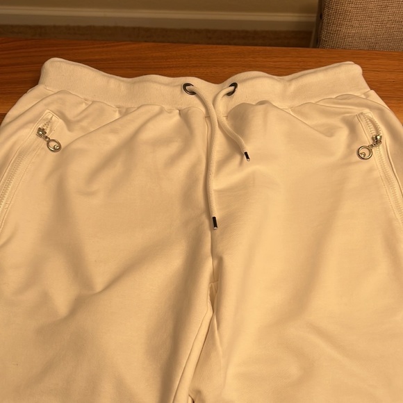 NWOT Ouber Joggers pants
Excellent Condition
Size M.
Pockets.
#653 - Picture 8 of 10